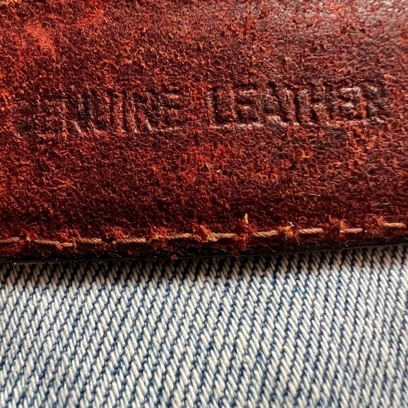 Classic Brown Leather Belt with Gold Buckle - Picture 5 of 10